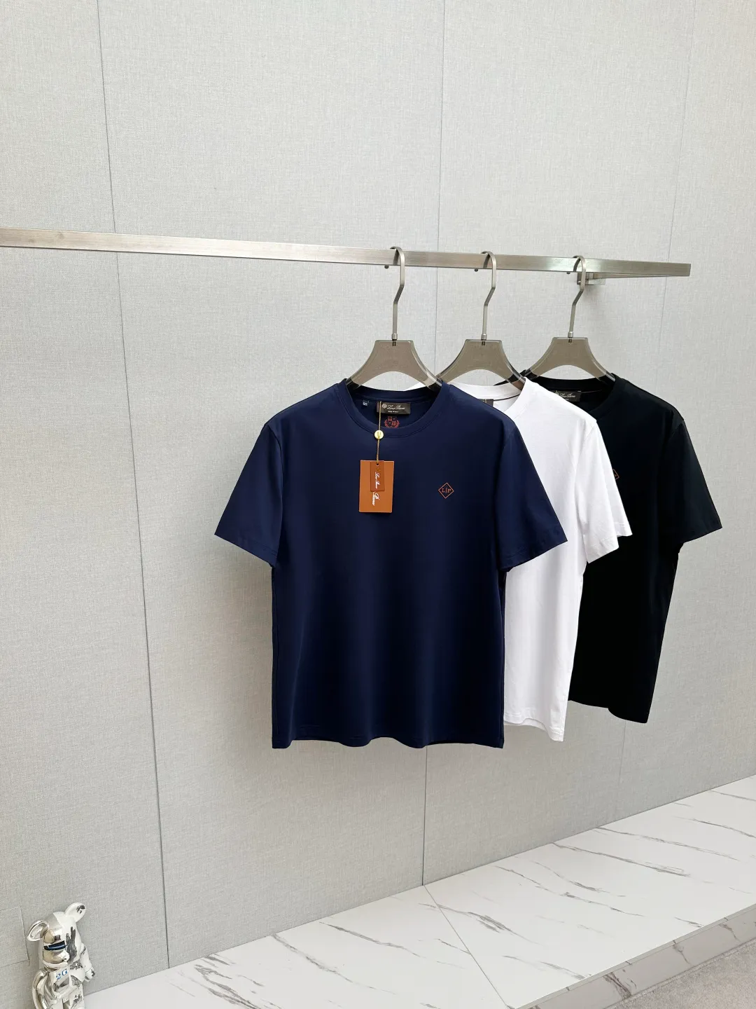 LP ss Spring and Summer New Arrival first counter New Arrival short-sleeved round neck T-shirt Premium customized design avant-garde and fashionable! Soft to the touch. Comfortable to wear. Exquisite counter-level stitching. Exquisite workmanship. The upper body effect is incomparably handsome! A must-have item for a stylish man! Sizes: M—3XL